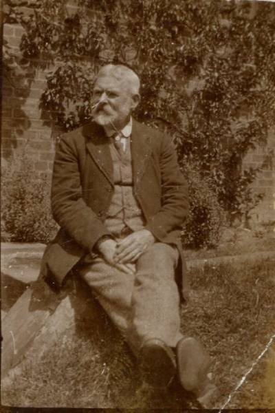 Nathanial Boon was a chemist in Kirton Lindsey and is buried there. It was always rumoured the family were related to Daniel Boon!